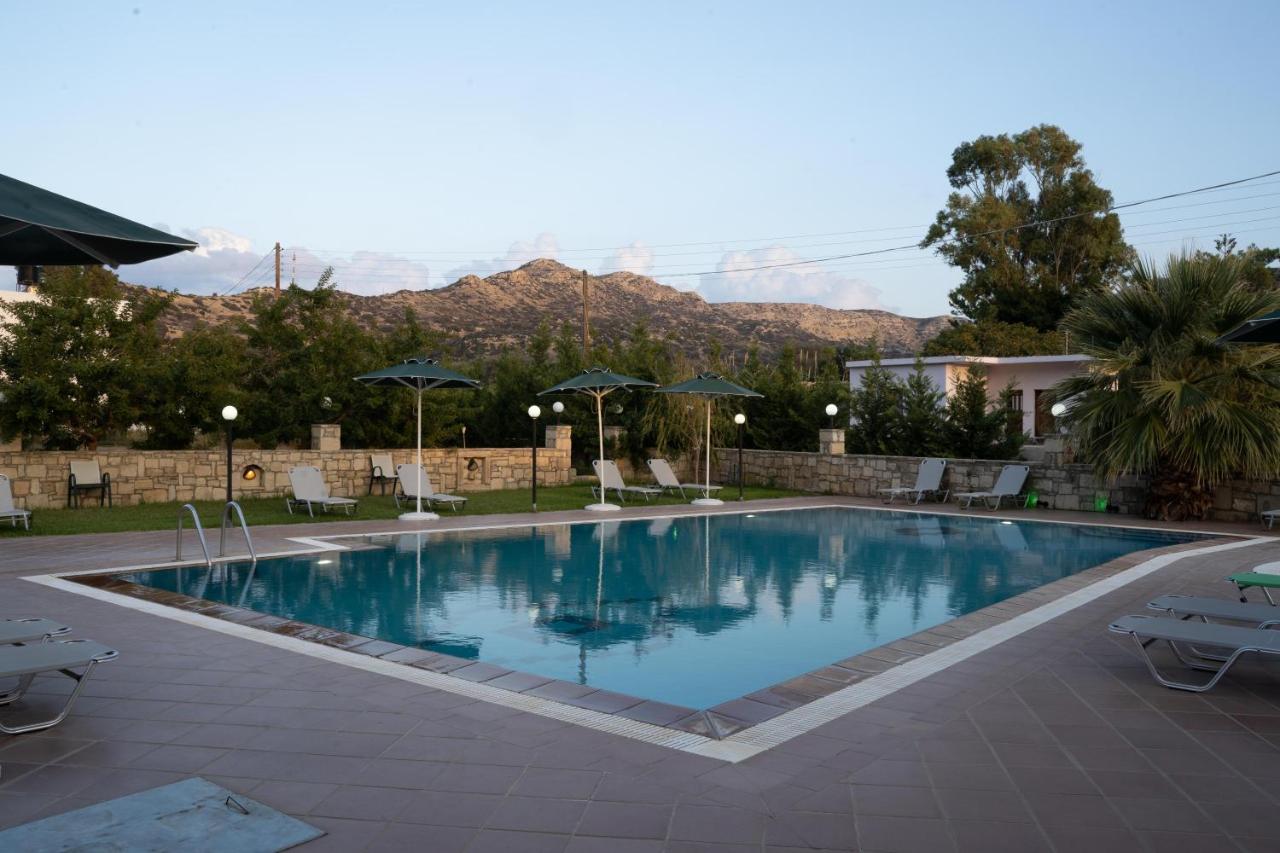 Dimitris Villa Hotel Matala Exteriör bild