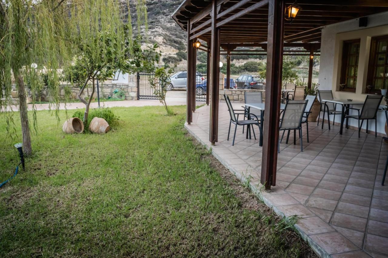 Dimitris Villa Hotel Matala Exteriör bild