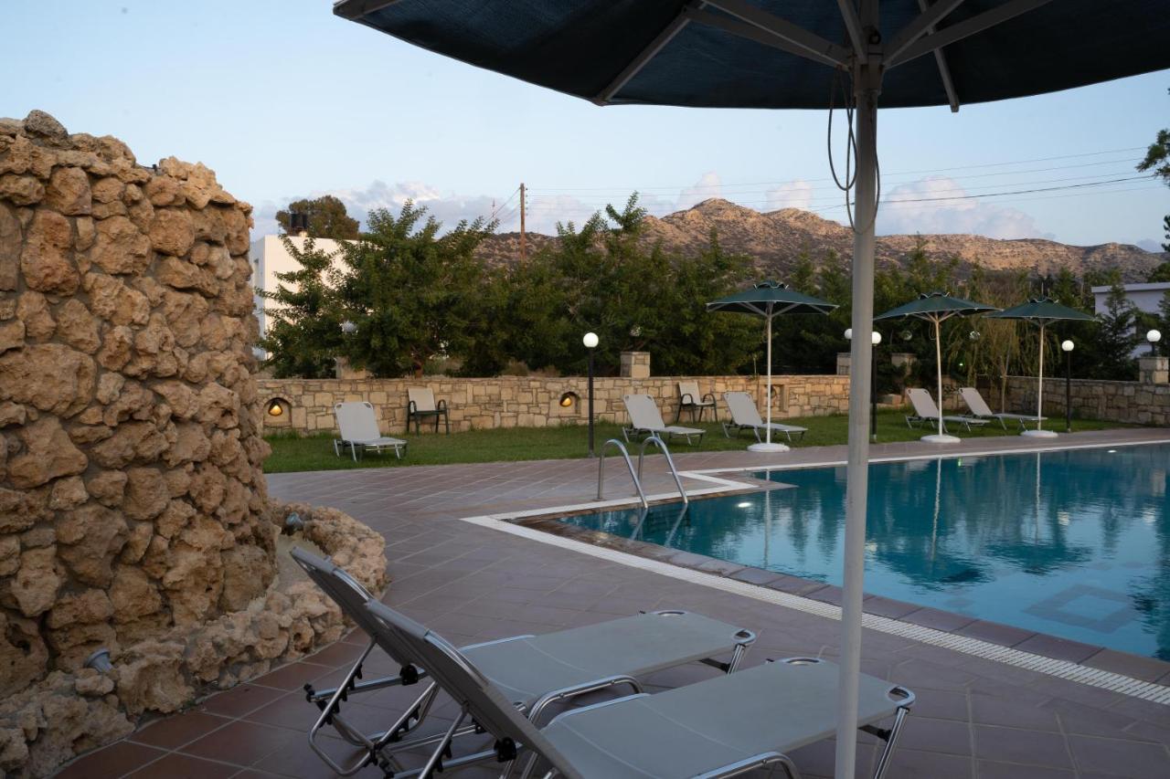 Dimitris Villa Hotel Matala Exteriör bild
