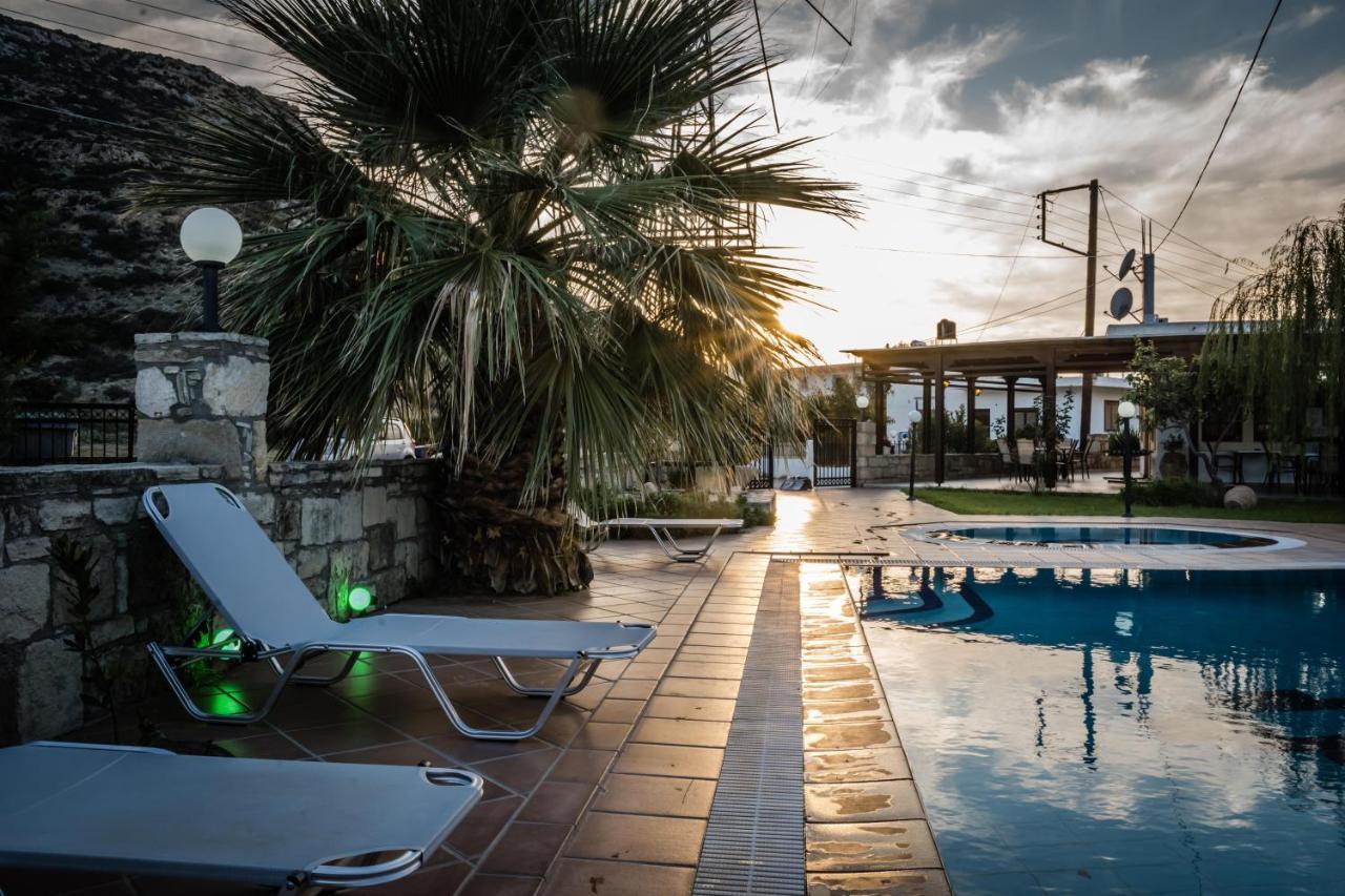 Dimitris Villa Hotel Matala Exteriör bild